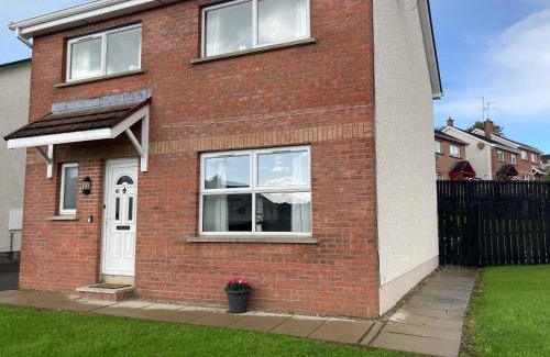 Enniskillen Casa | Enniskillen House (6 person house)