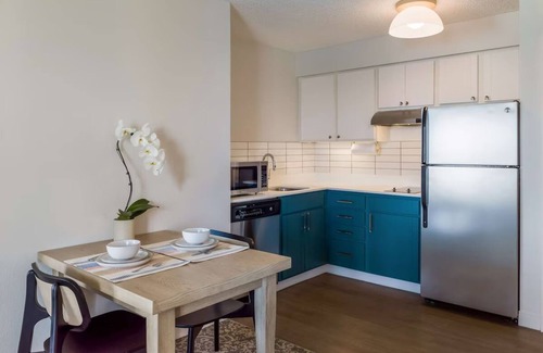 Oyster Point Hotel | Ensuring a Very Comfortable & Memorable Stay! Free Breakfast, w/ Outdoor Pool