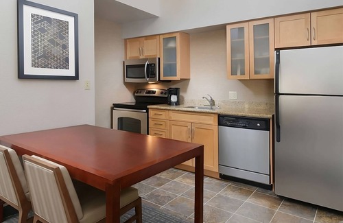 Northeast Heights Hotel | Ensuring a Very Comfortable & Memorable Stay! Free Breakfast, with Outdoor Pool!