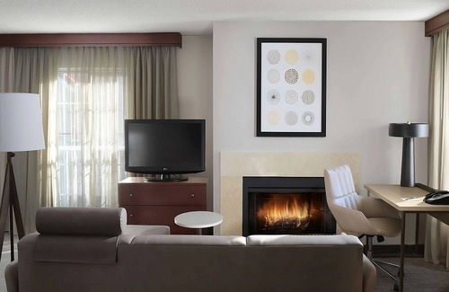 Northeast Heights Hotel | Ensuring a Very Comfortable & Memorable Stay! Free Breakfast, with Outdoor Pool!