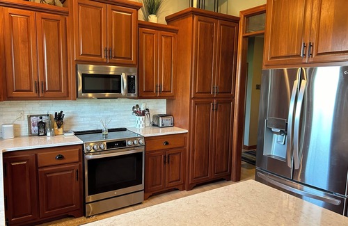 Bellevue Casa | Entertainer's Dream - Quick drive to Lambeau - Hot Tub, Bar, & 85" TV.