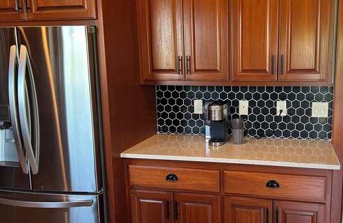 Bellevue Casa | Entertainer's Dream - Quick drive to Lambeau - Hot Tub, Bar, & 85" TV.