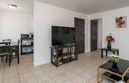 Northridge Apartamento | Entire 1-Bedroom Apartment