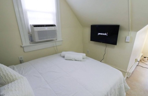 West Orange Apartamento | Entire 3BR Apt Near EWR & NYC