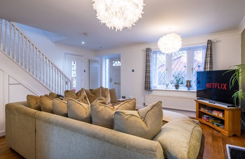 Cherry Hinton Casa | Entire 4-Bedroom House in Cambridge, Free Parking!