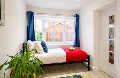 Cherry Hinton Casa | Entire 4-Bedroom House in Cambridge, Free Parking!