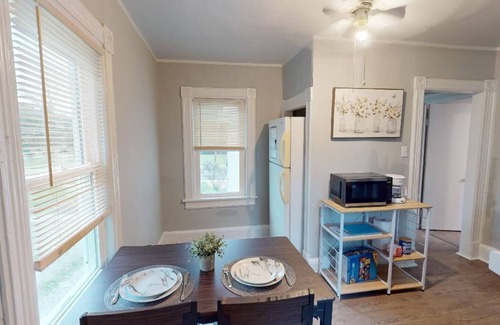 Clayton Apartamento | Entire Apartment w/ private entrance, deck, parking and walkable living