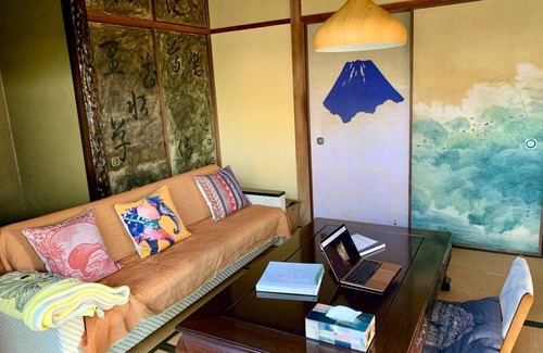 Tamano Casa | Entire building A stylish and comfortable gatewa / Tamano Okayama