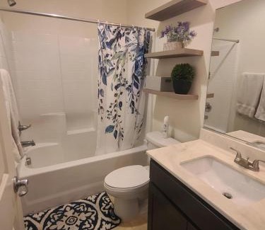 North Las Vegas Casa | Entire Guest Suite With Bedroom, Lounge, Bath, and Laundry