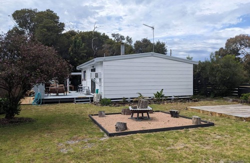 Loch Sport Cabaña | Entire Home . Relax Unwind, Surrounded by Lakes, Beaches, and National Parks