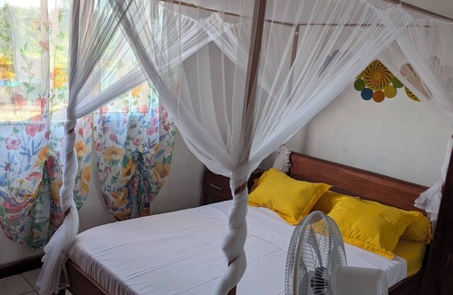Maroantsetra Cama Y Desayuno | Entire house facing the sea. Quiet, peaceful, secure, air-conditioned, integrated wifi