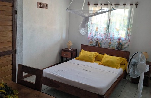 Maroantsetra Cama Y Desayuno | Entire house facing the sea. Quiet, peaceful, secure, air-conditioned, integrated wifi