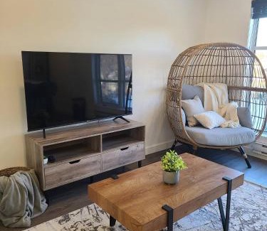 Regina Casa | Entire Upper Level Suite - East Regina