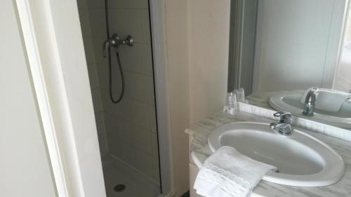 Mainvilliers Hotel | Enzo Hotels Chartres Mainvilliers by Kyriad Direct