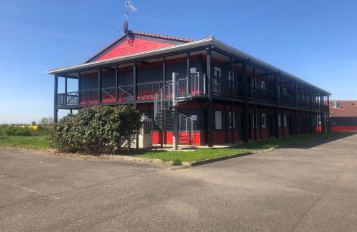 Mainvilliers Hotel | Enzo Hotels Chartres Mainvilliers by Kyriad Direct