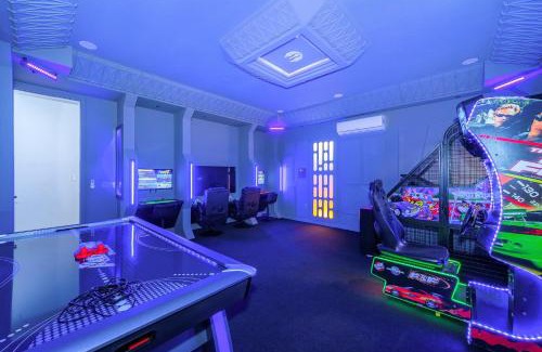 West Kissimmee Casa | EPIC Disney 10Min Retreat, 8BR Resort Villa and Arcade