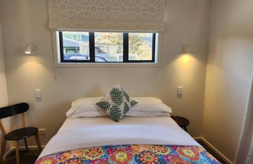 Lower Shotover Casa | Equestrian View - Gorgeous Cozy Bungalow Shotover