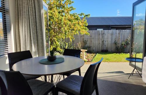 Lower Shotover Casa | Equestrian View - Gorgeous Cozy Bungalow Shotover