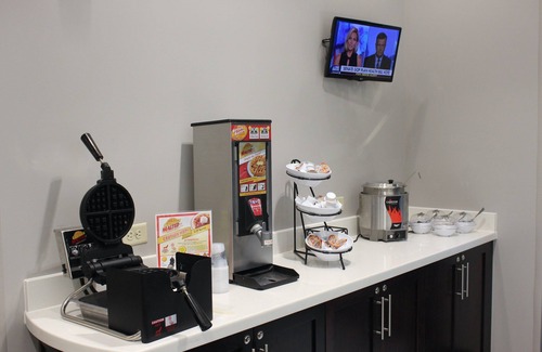 Miamisburg Apartamento | Estudio equipado | Wi-Fi gratis, desayuno diario gratuito + acceso a la piscina