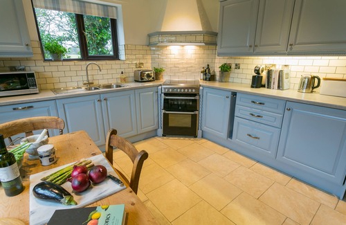 Holyhead Apartamento | Erw Fach - a sea view that sleeps 9 guests in 4 bedrooms