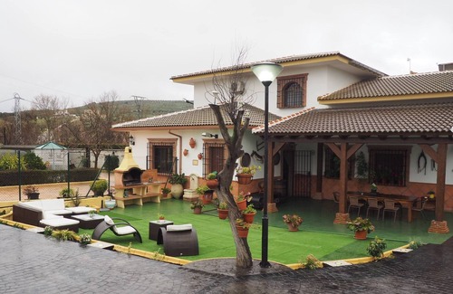 Villanueva del Trabuco Cabaña | Calificado como un pequeño hotel de lujo. Excelente ubicación y un fácil acceso.