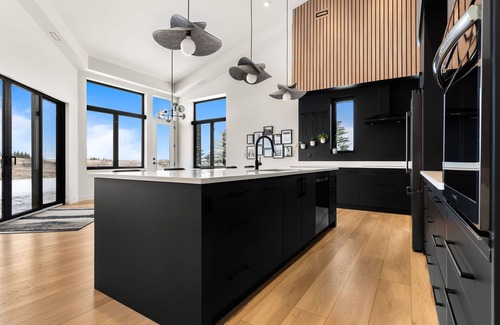 White City Casa | Escape into the ultimate relaxation in this stunning home.