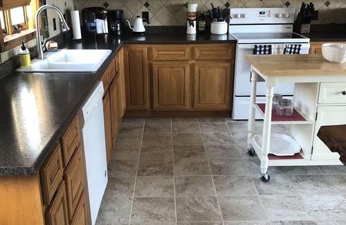 Bloomingdale Casa | ADK Camp Cardinal -Serene Adirondack Luxury Cabin- Hot Tub