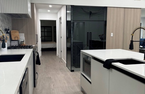 Wiarton Casa | Escape to Blue Wolf Inn – Pet-Friendly, Hot Tub, Nature Lovers' Getaway