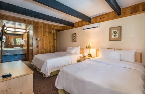 Bass Lake Hotel | Escape to Picturesque Lakeside Haven Near the Famous Yosemite & Bass Lake Thrill