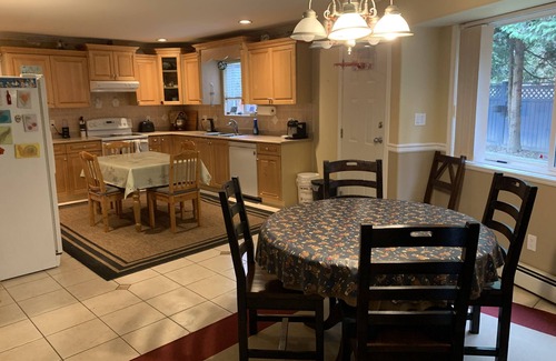 Guildford Casa | Escape to Suburban Serenity: Your Tranquil Retreat Just Outside the City!