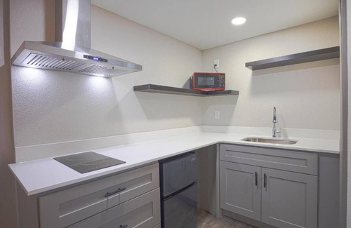 Le Barons Of Titusville Hotel | Escape To Updated Unit Near American Space Museum With Parking