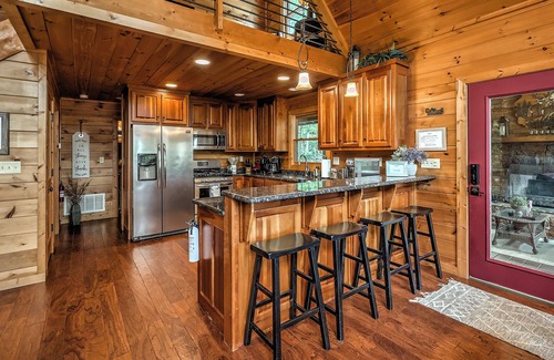 Mineral Bluff Cabina | Escape to your cozy Mineral Bluff cabin, just a hop away from Blue Ridge