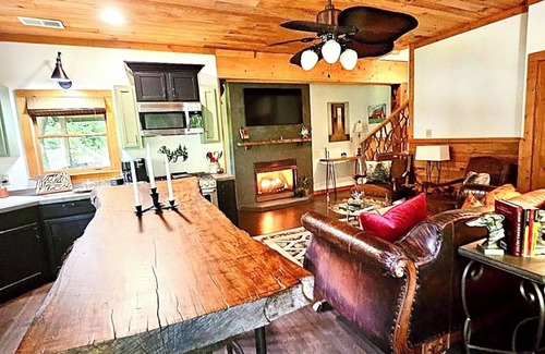 Dillsboro Cabina | Escape to Your Romantic yet Adventurous Smokey Mountain River Cabin Getaway!