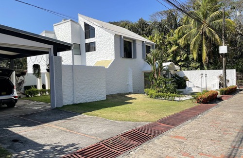 Punta Leona Casa | Espaciosa Casa a 2 minutos de la Playa