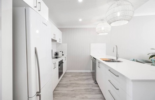 Urangan Apartamento | Esplanade Escape A Fresh Coastal Family Hideaway