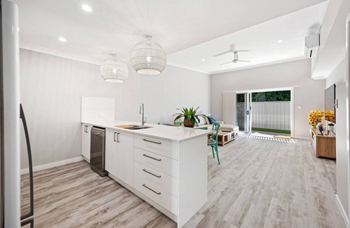 Urangan Apartamento | Esplanade Escape A Fresh Coastal Family Hideaway