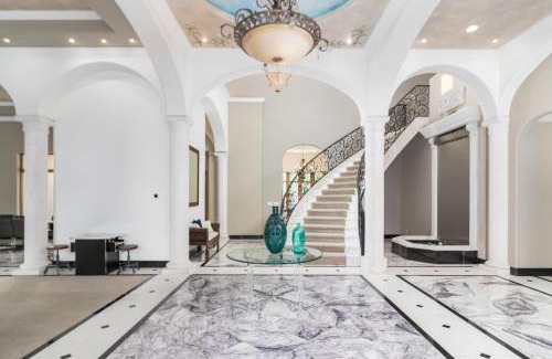 Camelback East Casa | Estate Elegance - 7 Bedrooms - Resort Style Backyard