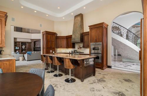 Camelback East Casa | Estate Elegance - 7 Bedrooms - Resort Style Backyard