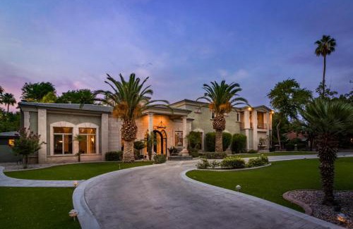 Camelback East Casa | Estate Elegance - 7 Bedrooms - Resort Style Backyard