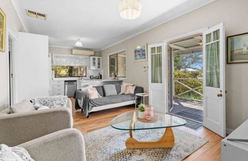 Falcon Cabaña | Estuary cottage, tranquil for that much needed get away.