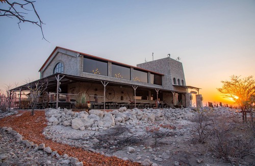 Okaukuejo Alquiler De RV | Etosha Trading Post