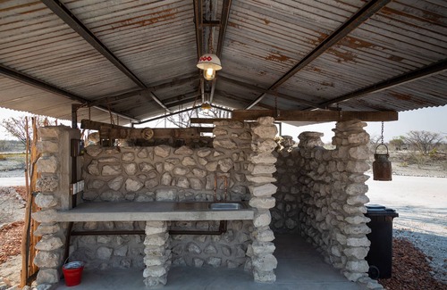 Okaukuejo Alquiler De RV | Etosha Trading Post