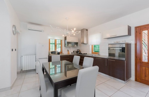 Bartici Casa | Casa de vacaciones de EVA con piscina privada y hermosas vistas al mar en la isla de Cre