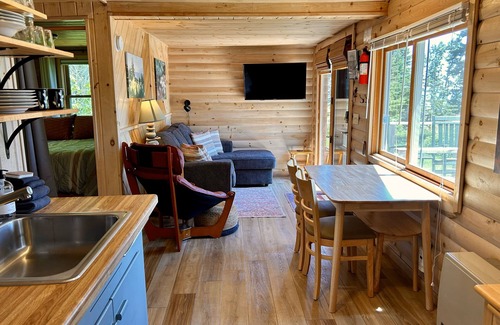 Croftville Cabina | Eve's Place Lakeside Cabin 4: Pet Friendly!