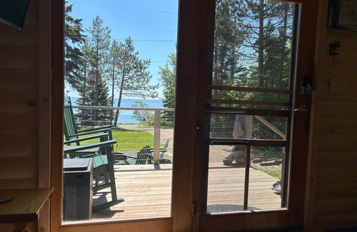 Croftville Cabina | Eve's Place Lakeside Cabin 4: Pet Friendly!