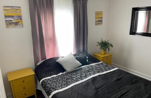 Wichita Apartamento | Everything you need - 1 BR 1 BA WIFI SMART TV QN Bed Coffee