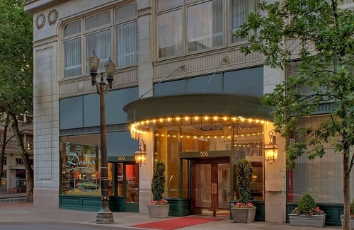Downtown Portland Hotel | Everything You Need For The Perfect Vacation! Near Oregon Zoo!