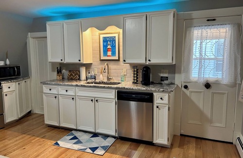 Plymouth Apartamento | Excellent Reviews: 500 ft to beach and central air conditioning!