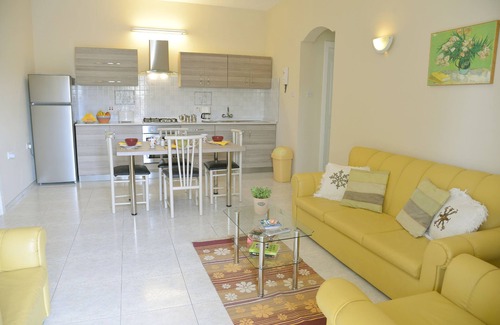 Santa Maria Estate Villa | Excellent Villa Apt accommodation in a superb location with Pool, AC/ WI Fi.
