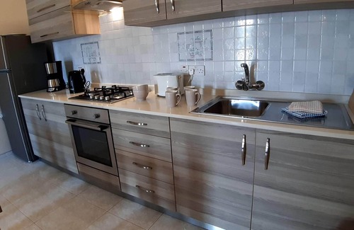 Santa Maria Estate Villa | Excellent Villa Apt accommodation in a superb location with Pool, AC/ WI Fi.